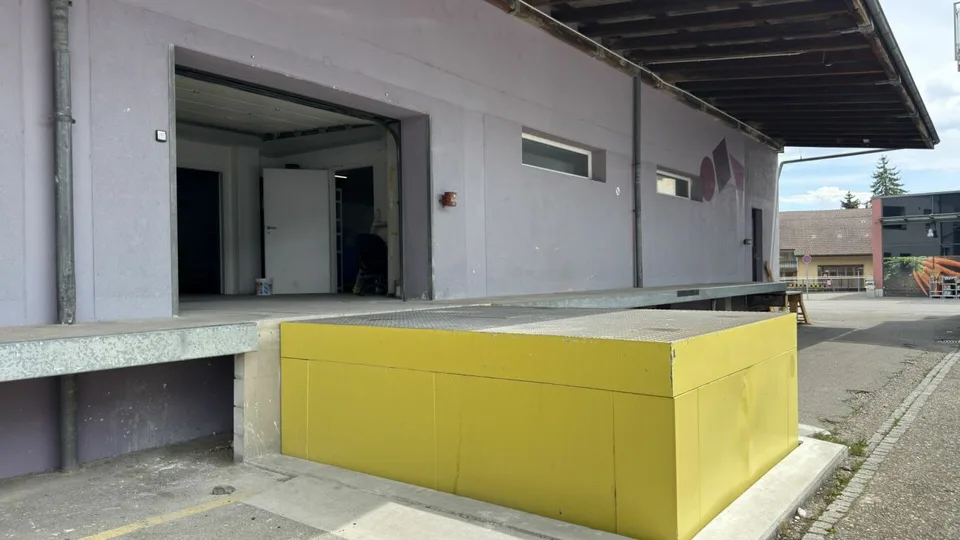 180 m² d'entrepôt et d'espace commercial avec ascenseur de marchandises et connexion autoroutière optimale – photo 11 sur 14