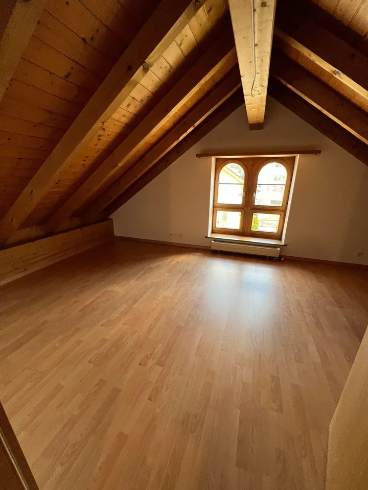 Charmant appartement de 4,5 pièces au dernier étage sur la rue principale à Läufelfingen