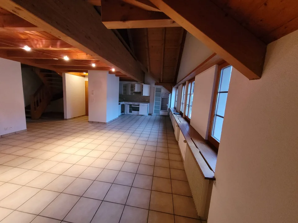 Charmant appartement de 4,5 pièces au dernier étage sur la rue principale à Läufelfingen