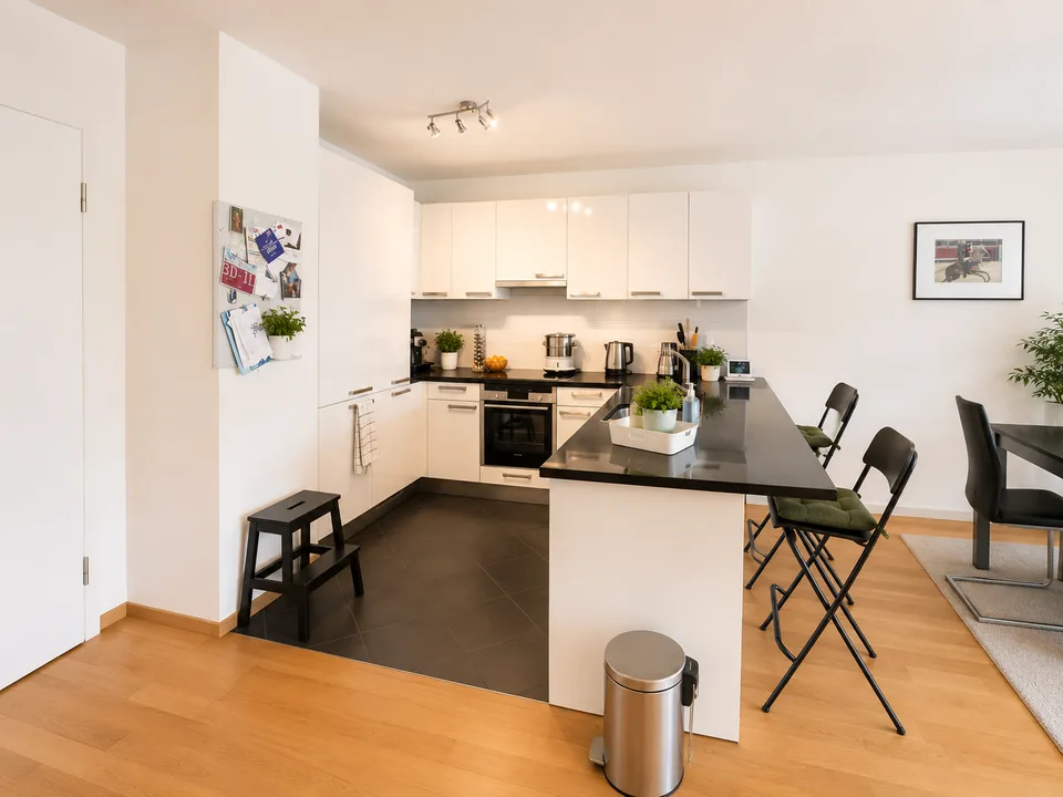 Spacious 4-room apartment in Lausanne, available immediately