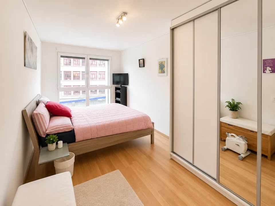 Spacious 4-room apartment in Lausanne, available immediately