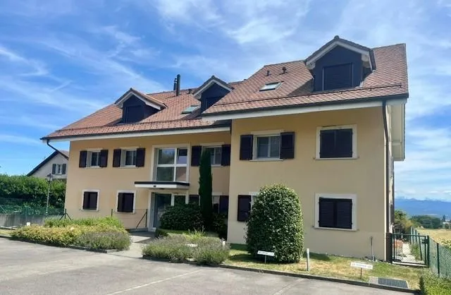 Bel appartement de 3.5 pièces au rez avec jardin à Gingins