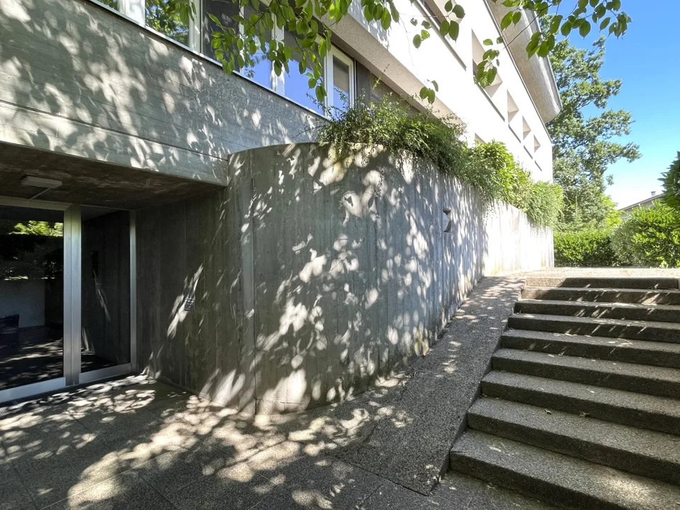 Schéma d'étage magnifique, balcon et terrasse sur le toit