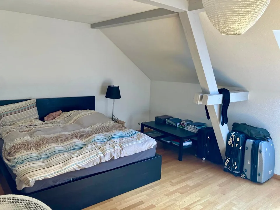 Appartement mansardé 3 pièces avec balcon à Binningen