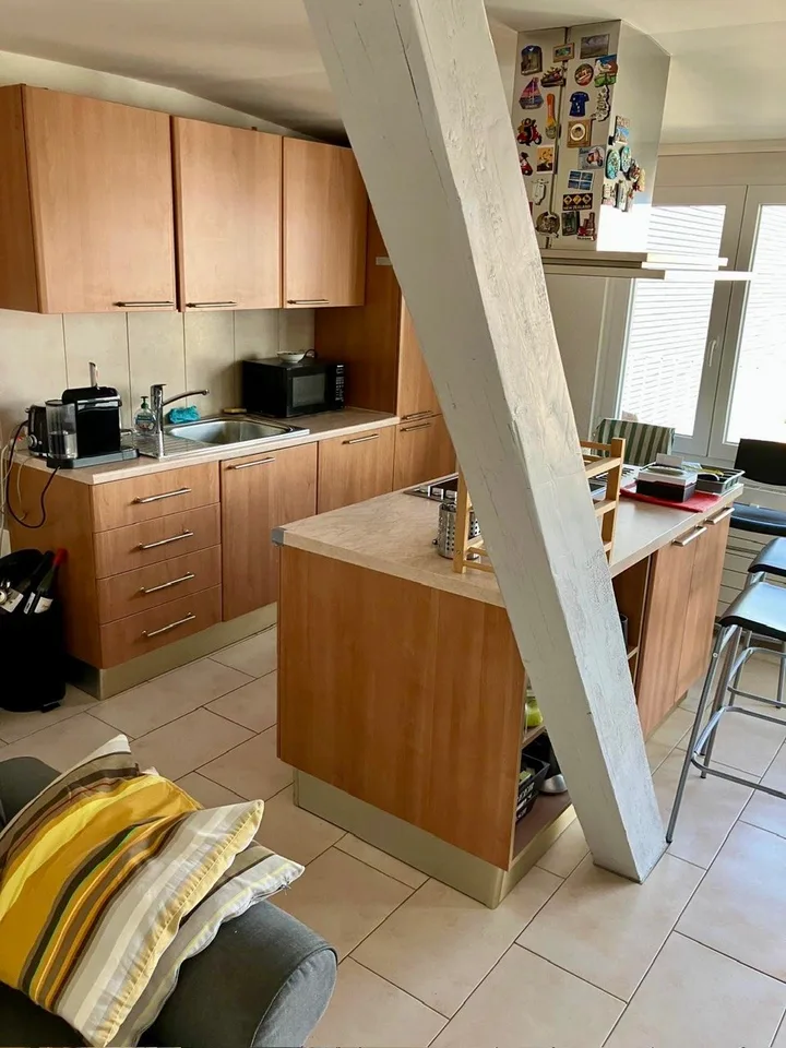 Appartement mansardé 3 pièces avec balcon à Binningen