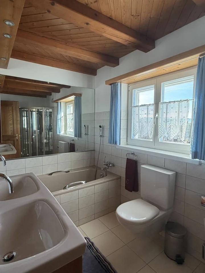 Casa familiare di 5,5 locali con camino e garage