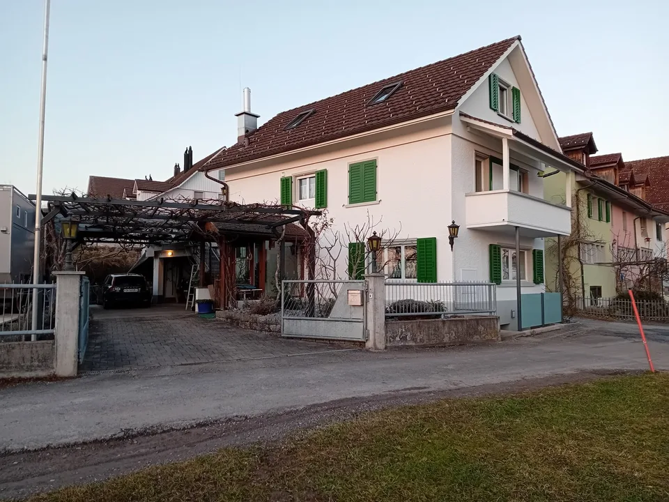 Charmantes 5.5-Zimmer-Einfamilienhaus mit Cheminée und Garage