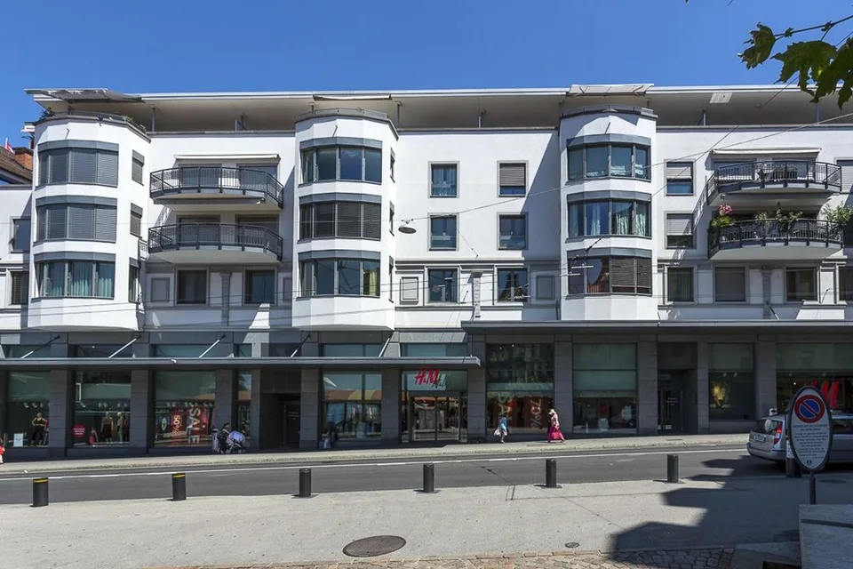 Bel appartement urbain, situation idéale face au lac