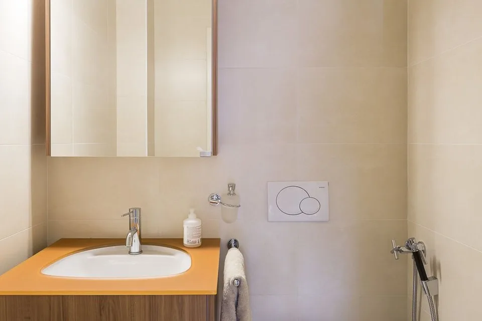 Bel appartement urbain, situation idéale face au lac