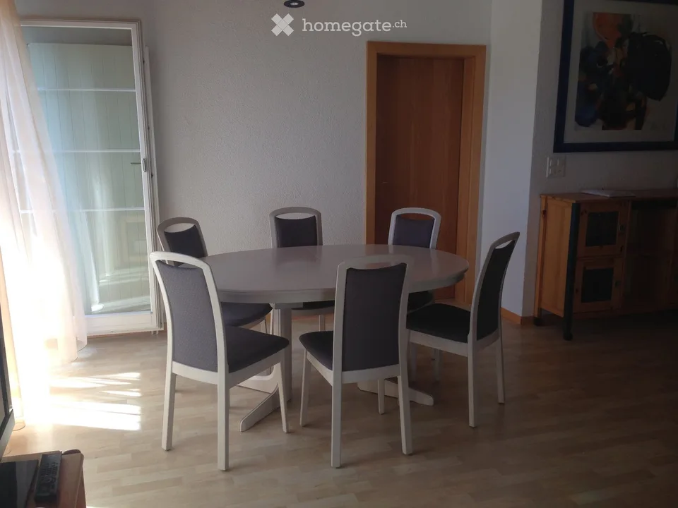 Charmante 2.5-Zimmer-Dachwohnung mit Bergpanorama in Tannenbodenalp