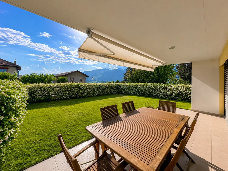 Spacious 5.5-room apartment with garden in Mendrisio