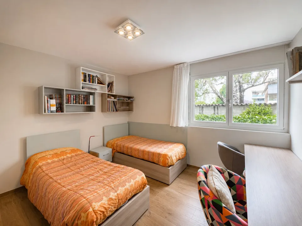 Spacious 5.5-room apartment with garden in Mendrisio