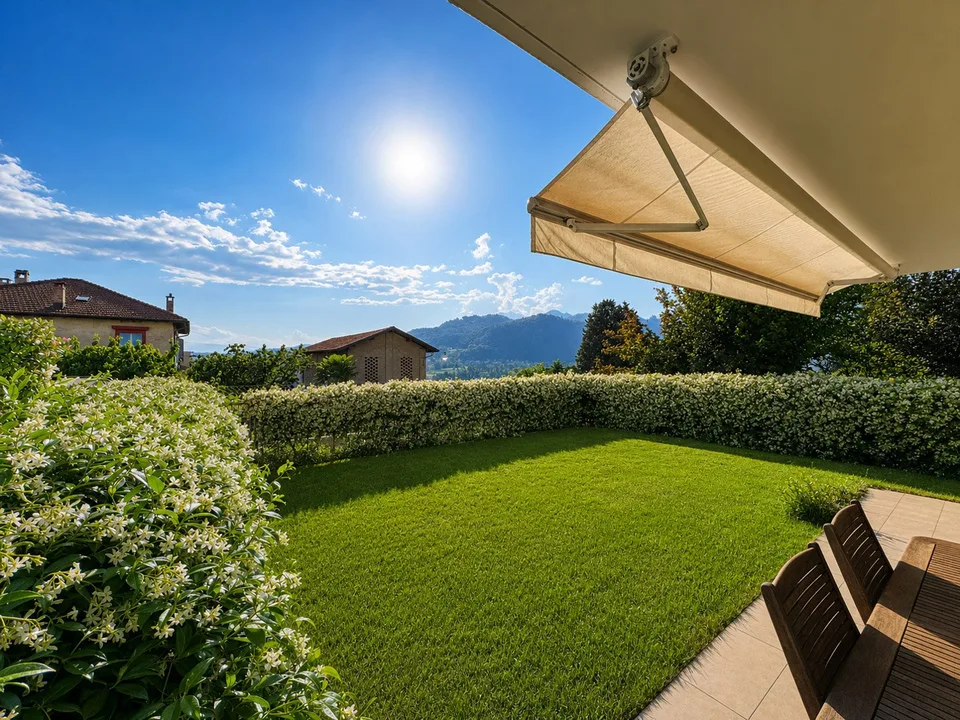 Spacious 5.5-room apartment with garden in Mendrisio