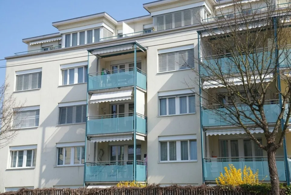 Tiefgaragenplätze in gepflegter Garage (Winterthur-Seen)