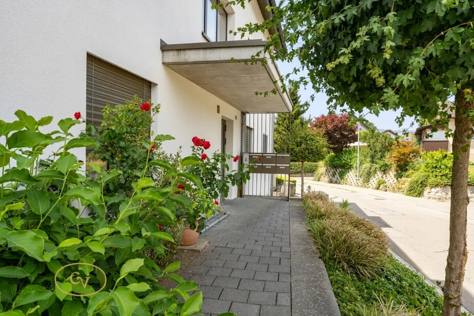 Appartamento a maisonnette luminoso con galleria, vista panoramica e sole della sera