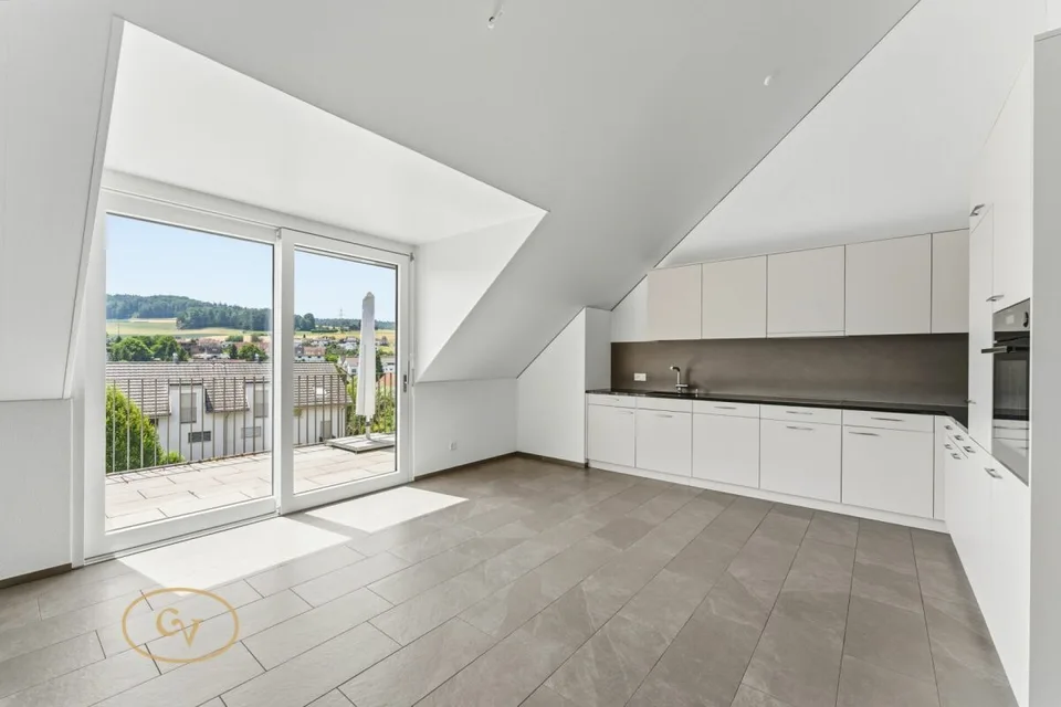 Appartamento a maisonnette luminoso con galleria, vista panoramica e sole della sera