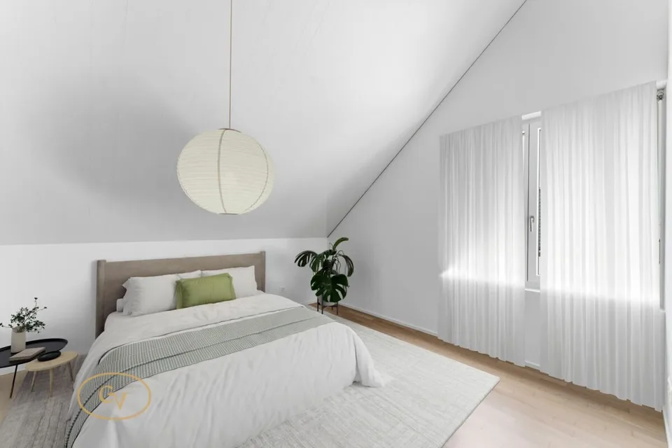 Appartamento a maisonnette luminoso con galleria, vista panoramica e sole della sera
