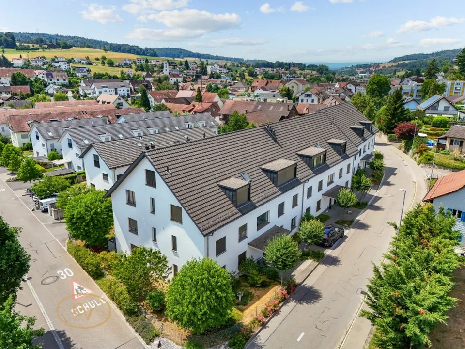 Appartamento a maisonnette luminoso con galleria, vista panoramica e sole della sera