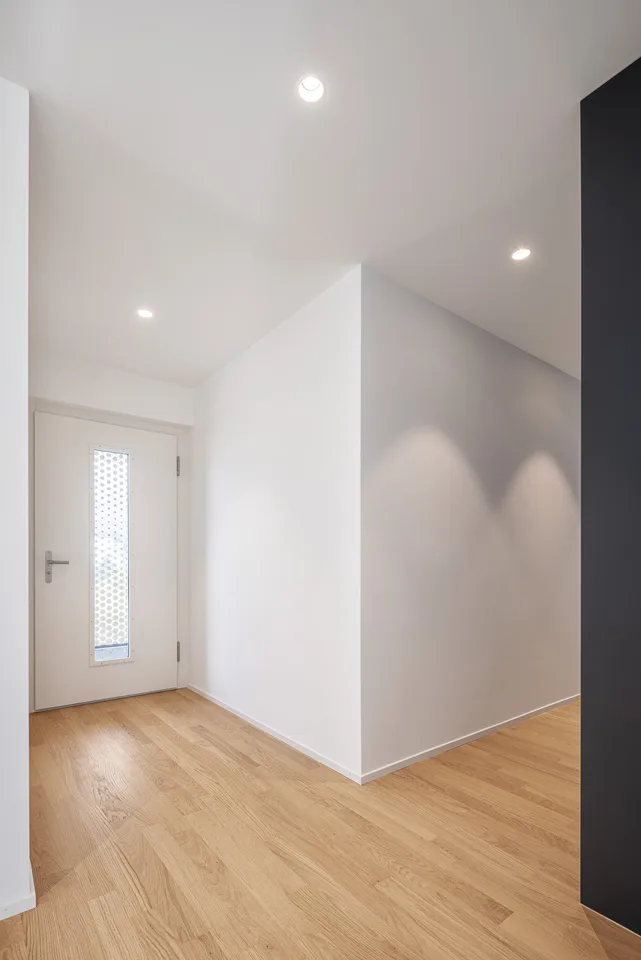 Appartement mansarde moderne et construit de manière durable de 4,5 pièces
