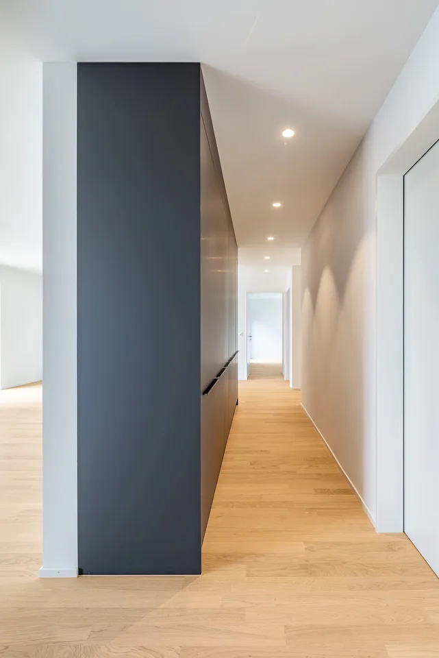 Appartement mansarde moderne et construit de manière durable de 4,5 pièces
