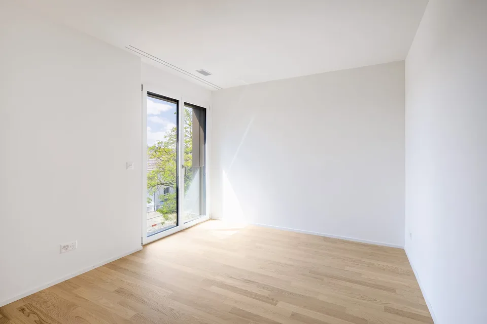 Appartement mansarde moderne et construit de manière durable de 4,5 pièces