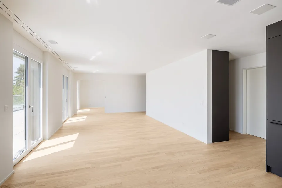 Appartement mansarde moderne et construit de manière durable de 4,5 pièces