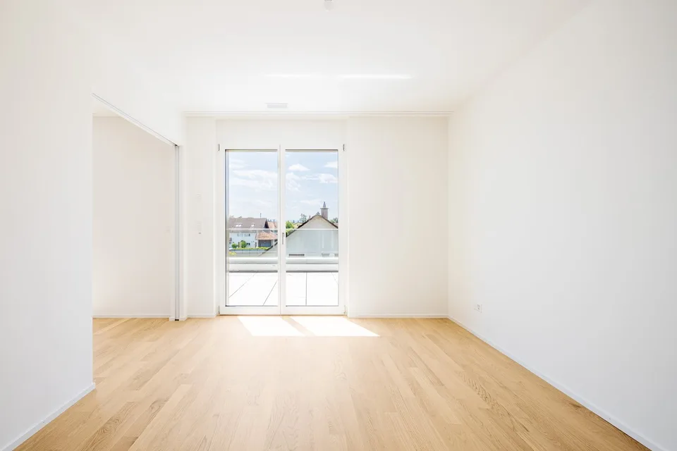 Appartement mansarde moderne et construit de manière durable de 4,5 pièces