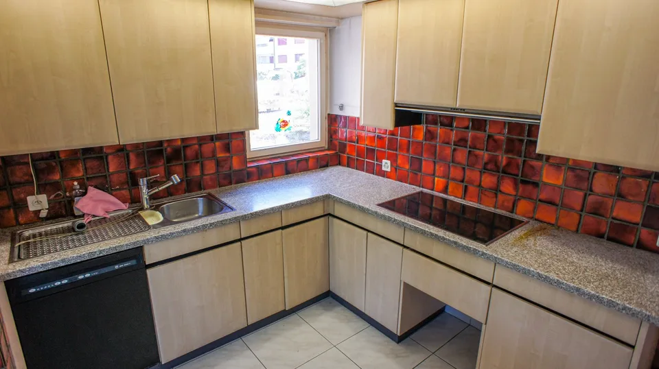 Grande casa unifamiliare con piscina e giardino molto grande