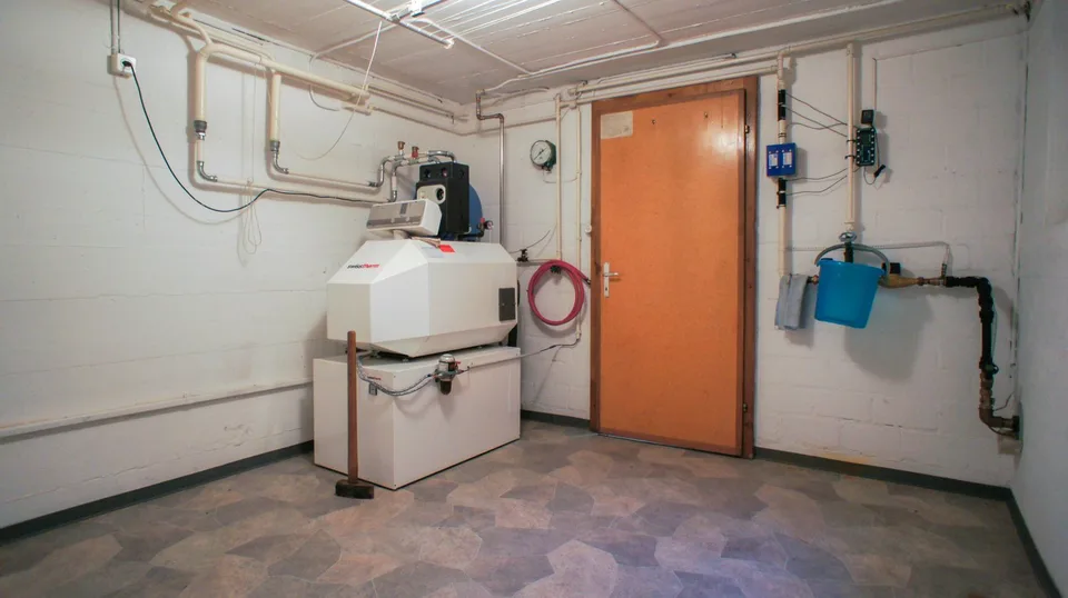 Grande casa unifamiliare con piscina e giardino molto grande