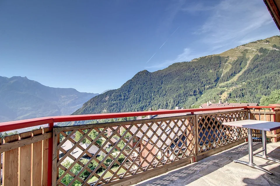 Duplex mit 5.5 Zimmern, Balkon und Panoramablick in einer Zweitwohnung