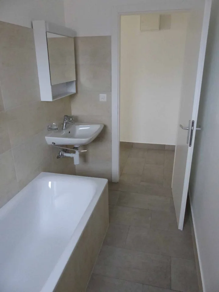 Wohnung mit 3.5 Zimmern, 2. Etage, Rue France 14