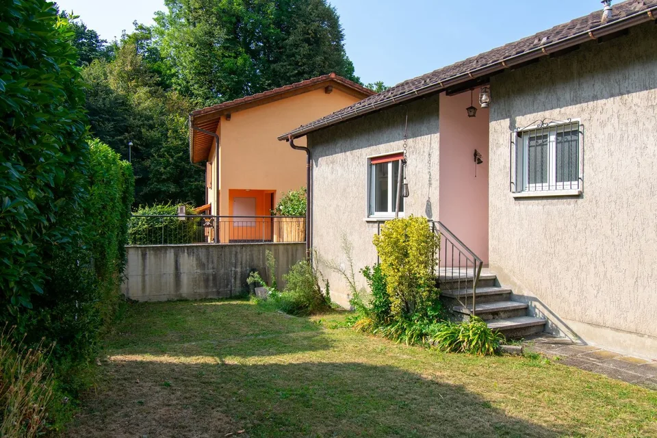 Casa di 5 locali con giardino