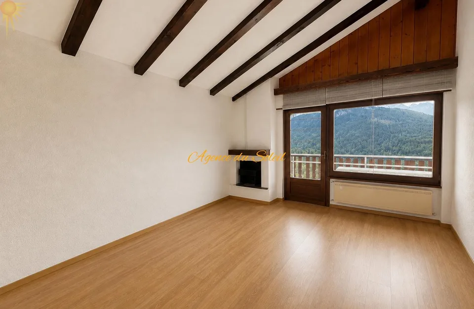 Fort potentiel pour cette maison comprenant 2 appartements séparés, située à 5 minutes en voiture de Crans-Montana !