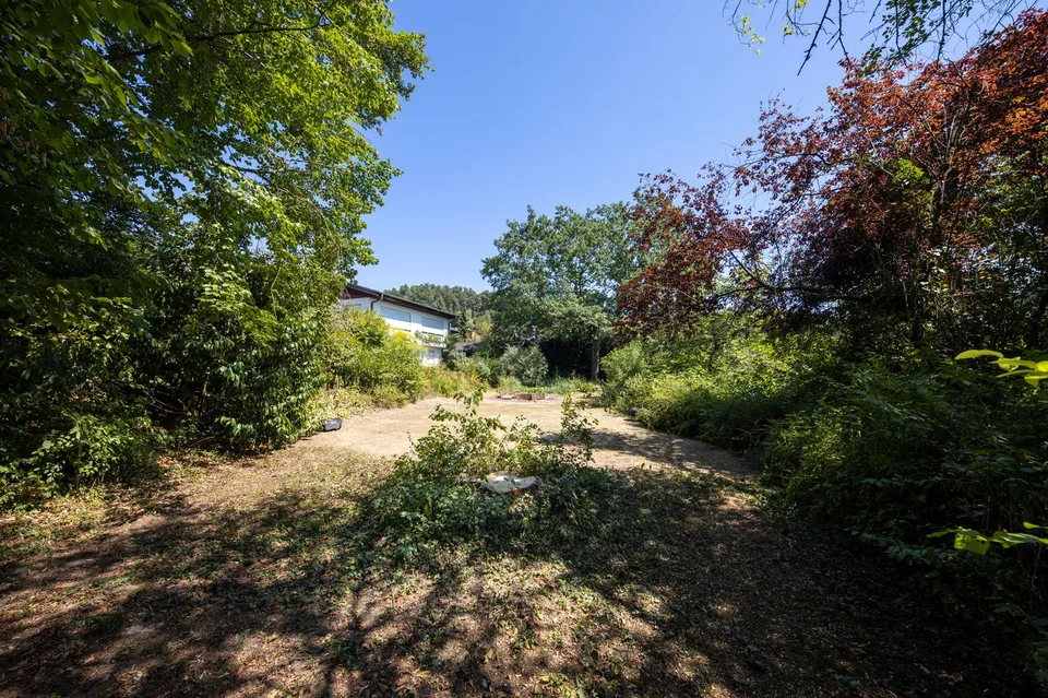 Ampio terreno edificabile di 2'582 m² in una posizione tranquilla a Rafz