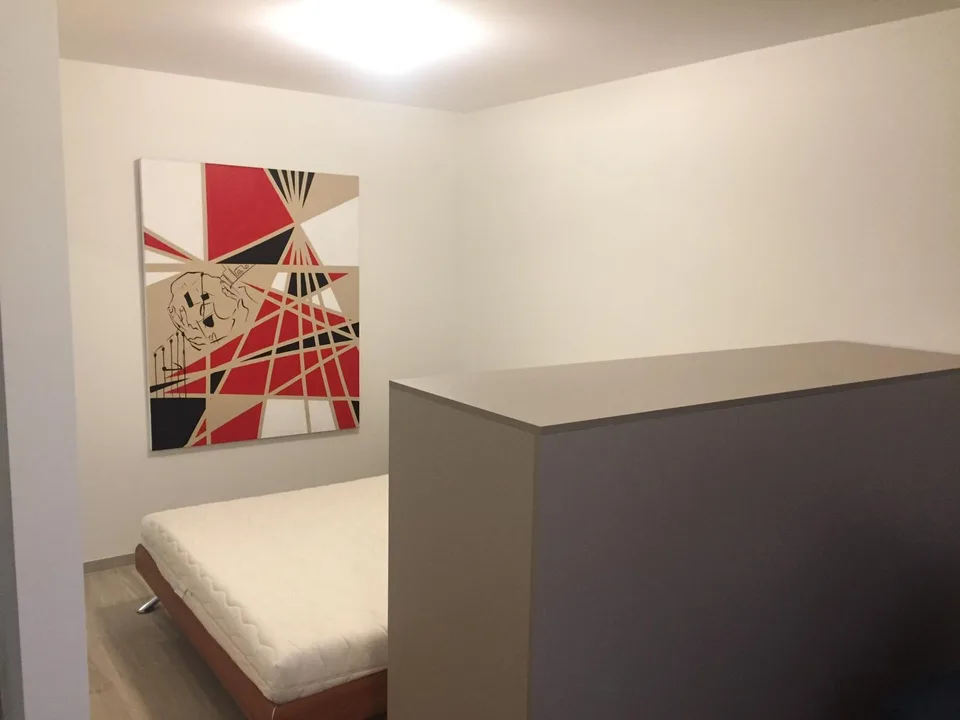 High-standard studio in the heart of Nyon, calm and just two steps from the train station.
