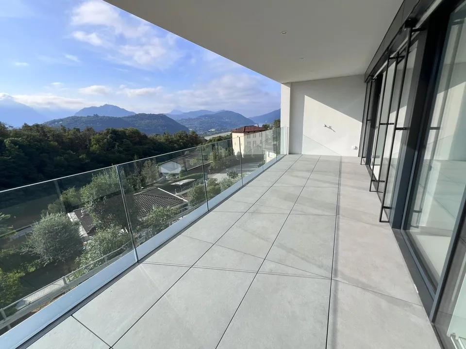 Schönes 2,5-Zimmer-Apartment in Bosco Luganese – erste Vermietung, sonnig mit teilweisem Seeblick