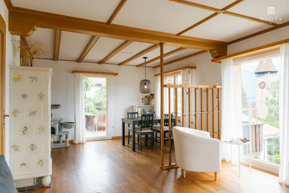 2-Familienhaus mit fantastischem Ausblick und Baulandreserve