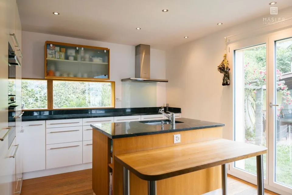 2-Familienhaus mit fantastischem Ausblick und Baulandreserve