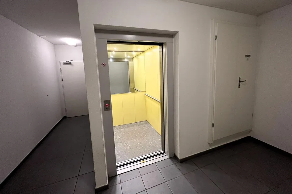 Storage room with 24m2. Uncomplicated, modern and dry.