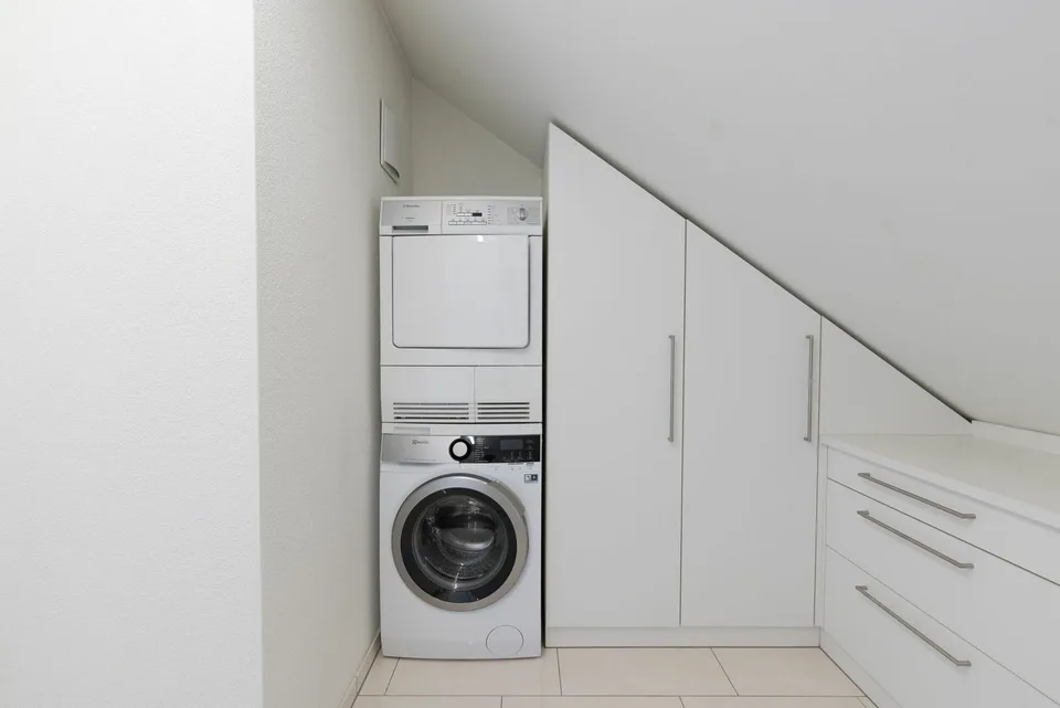 Grosszügige 4.5-Zimmer-Attika-Wohnung mit zwei Tiefgaragenplätzen, zwei Kellern