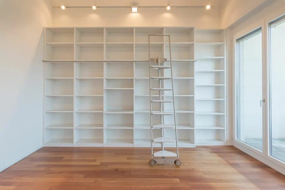 Grosszügige 4.5-Zimmer-Attika-Wohnung mit zwei Tiefgaragenplätzen, zwei Kellern