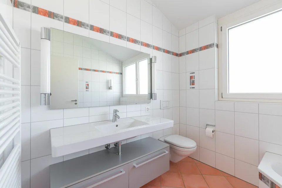 Grosszügige 4.5-Zimmer-Attika-Wohnung mit zwei Tiefgaragenplätzen, zwei Kellern