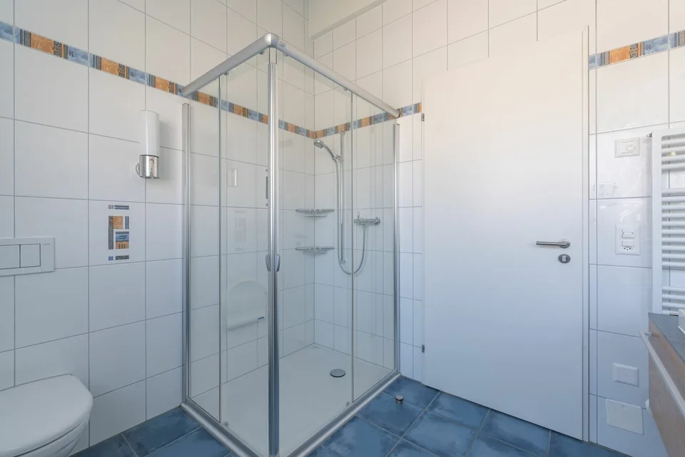 Grosszügige 4.5-Zimmer-Attika-Wohnung mit zwei Tiefgaragenplätzen, zwei Kellern