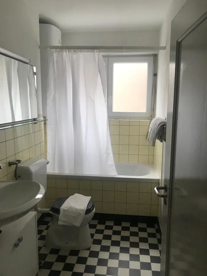 möblierte 2 Zimmer Wohnung, zentral und ruhig gelegen