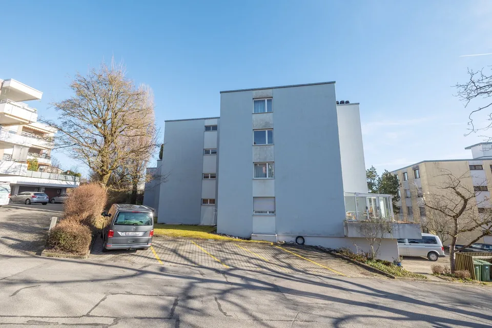 Einzigartige 3.5-Zimmerwohnung mit Aussenparkplatz