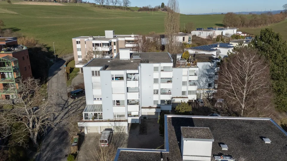 Einzigartige 3.5-Zimmerwohnung mit Aussenparkplatz