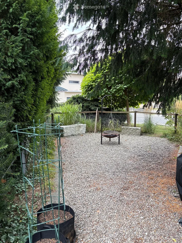Dreamy 5.5-room apartment with its own garden