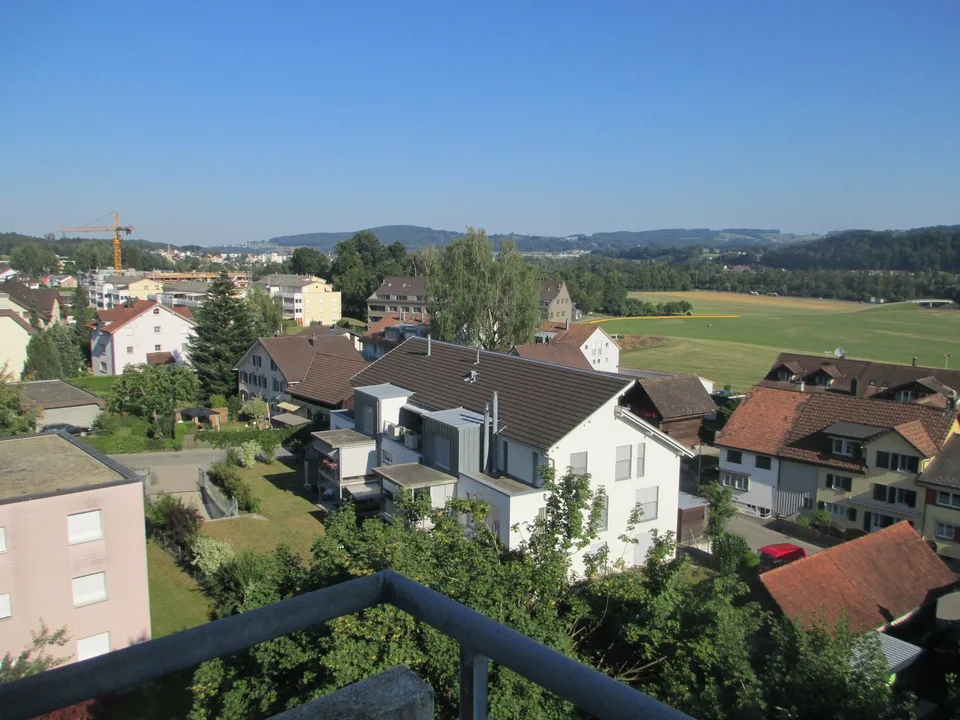*beau 1 1/2 pièces avec balcon et belle vue*