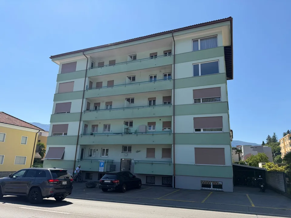 Vendesi a Losone appartamento ad angolo, soleggiato e centrale