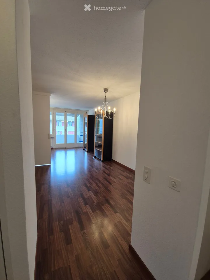 Appartement lumineux 1,5 pièces avec balcon à Zürich-Oerlikon